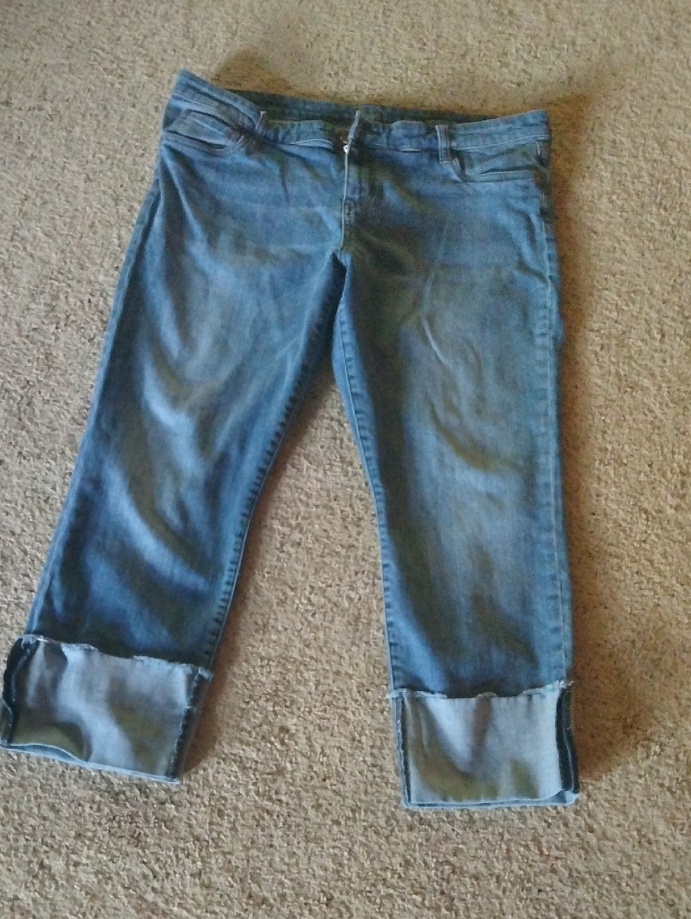 Kut from the Kloth Medium Blue Cuffed Cropped Jeans